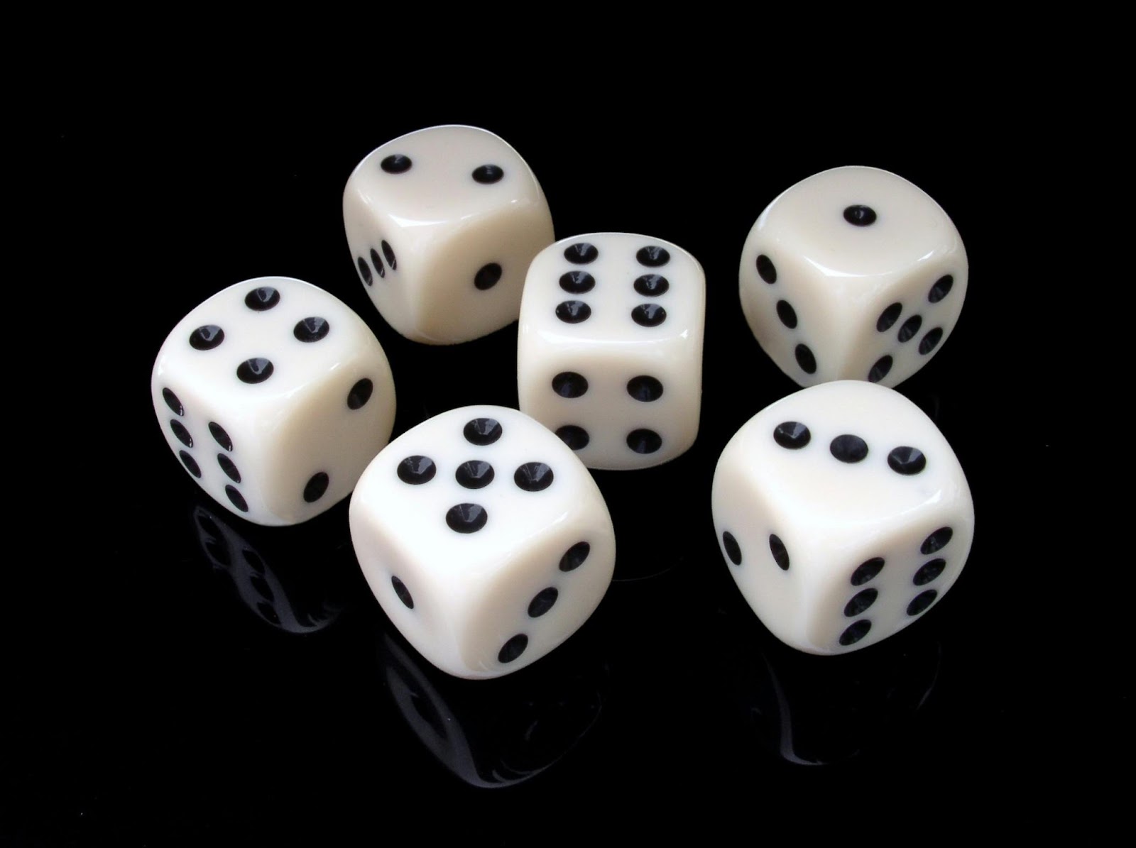 Yatzy vs Craps: Likheter og forskjeller