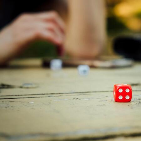 Finnes det strategi for Yatzy – eller er det bare flaks?